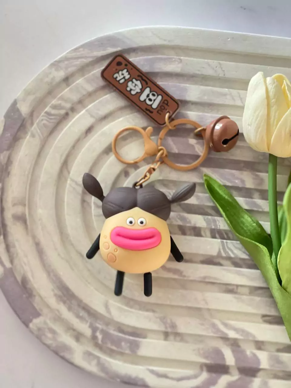 جاسویچی لب پروتزی