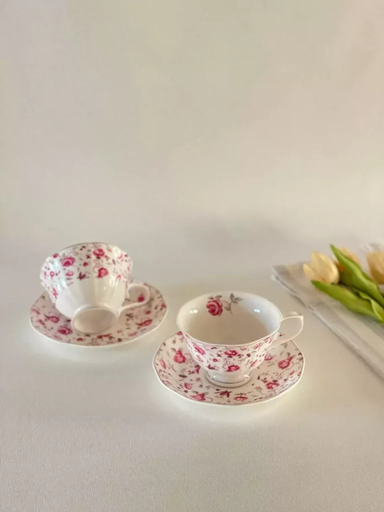 فنجون و نعلبکی طرح گلی