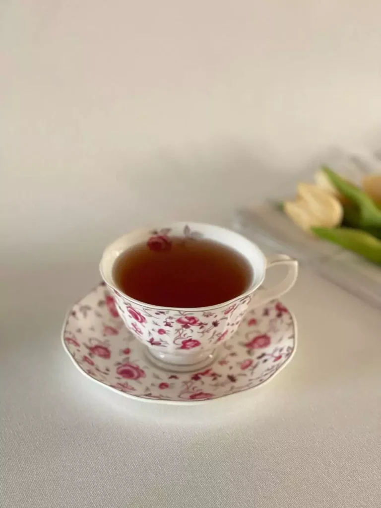 فنجون و نعلبکی طرح گلی