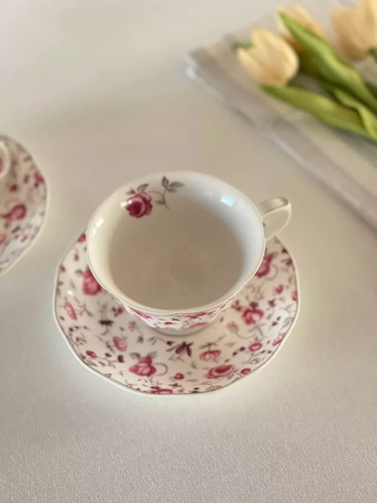 فنجون و نعلبکی طرح گلی
