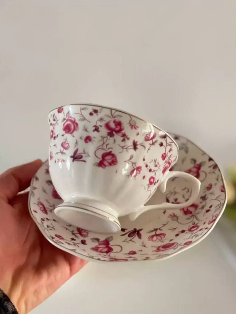 فنجون و نعلبکی طرح گلی